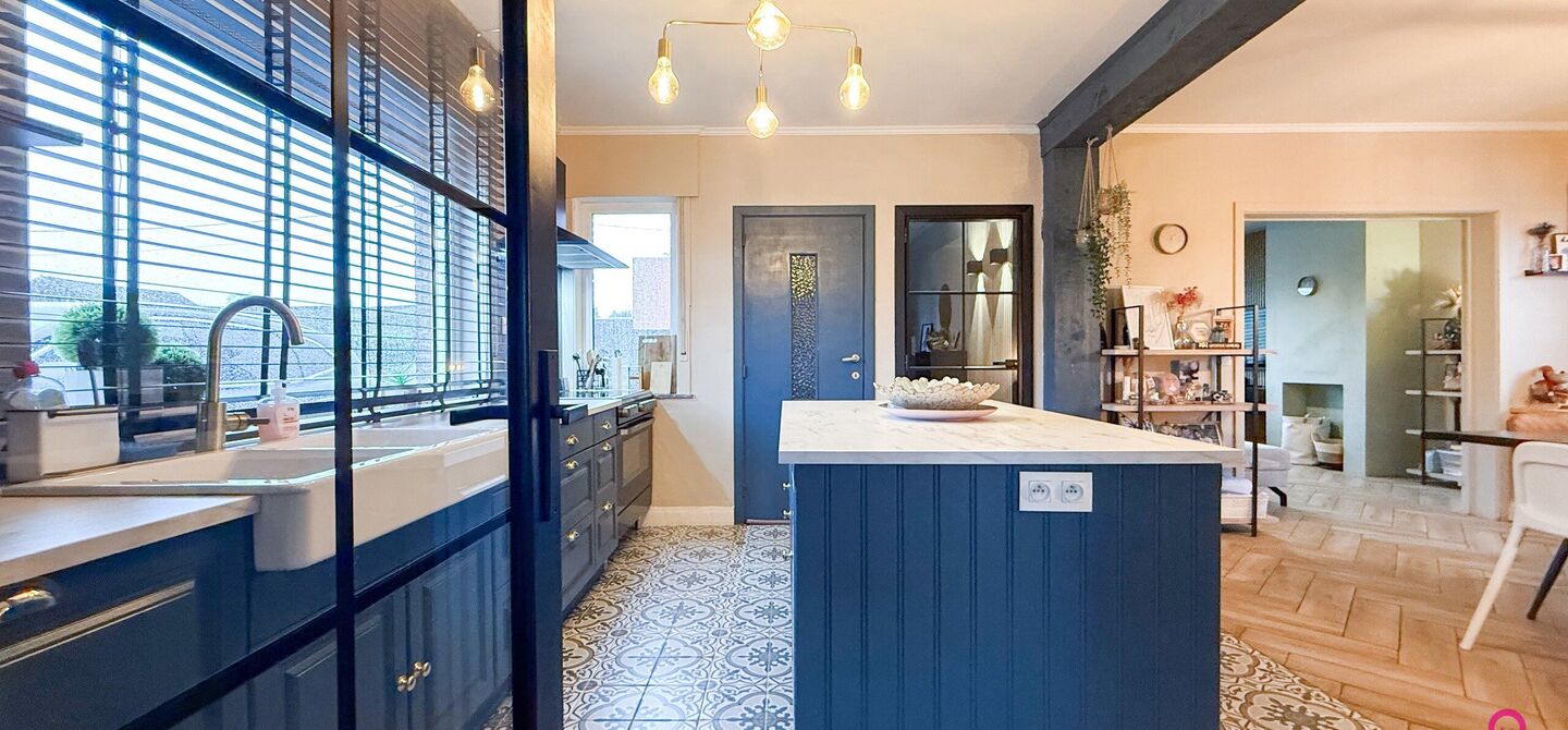 Bij ImmoFusion 7/7 &ldquo;open huis&rdquo; : klik op onze 3D-TOUR.
Ervaar vastgoed alsof je er zelf doorloopt!

Welkom in deze charmante open bebouwing, gelegen in een rustige straat nabij het gezellige Koersel Kapelleke en het centrum van Koersel. Deze woning co