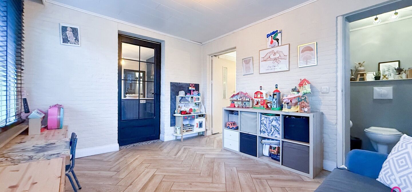 Bij ImmoFusion 7/7 &ldquo;open huis&rdquo; : klik op onze 3D-TOUR.
Ervaar vastgoed alsof je er zelf doorloopt!

Welkom in deze charmante open bebouwing, gelegen in een rustige straat nabij het gezellige Koersel Kapelleke en het centrum van Koersel. Deze woning co