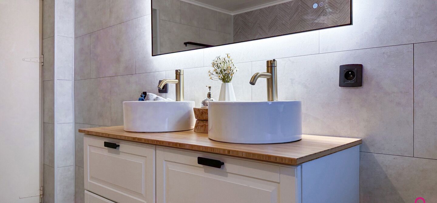 Bij ImmoFusion 7/7 &ldquo;open huis&rdquo; : klik op onze 3D-TOUR.
Ervaar vastgoed alsof je er zelf doorloopt!

Welkom in deze charmante open bebouwing, gelegen in een rustige straat nabij het gezellige Koersel Kapelleke en het centrum van Koersel. Deze woning co