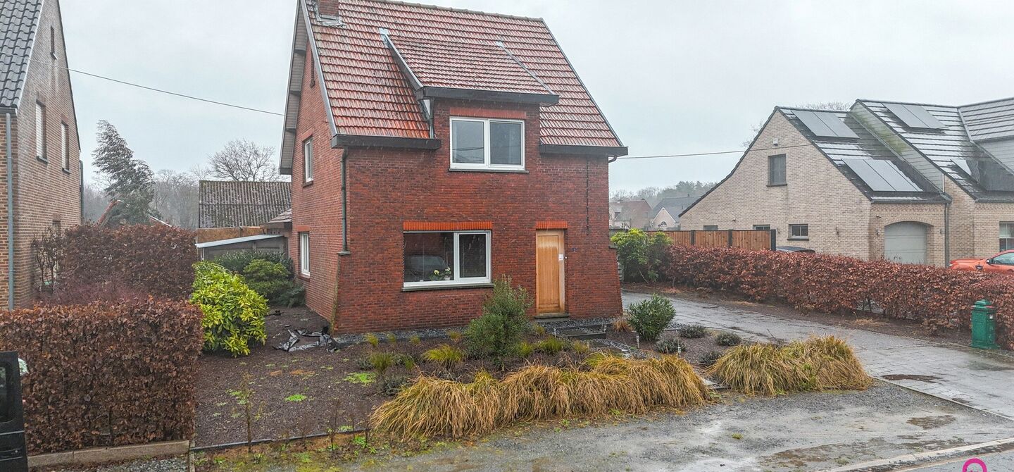 Bij ImmoFusion 7/7 &ldquo;open huis&rdquo; : klik op onze 3D-TOUR.
Ervaar vastgoed alsof je er zelf doorloopt!

Welkom in deze charmante open bebouwing, gelegen in een rustige straat nabij het gezellige Koersel Kapelleke en het centrum van Koersel. Deze woning co