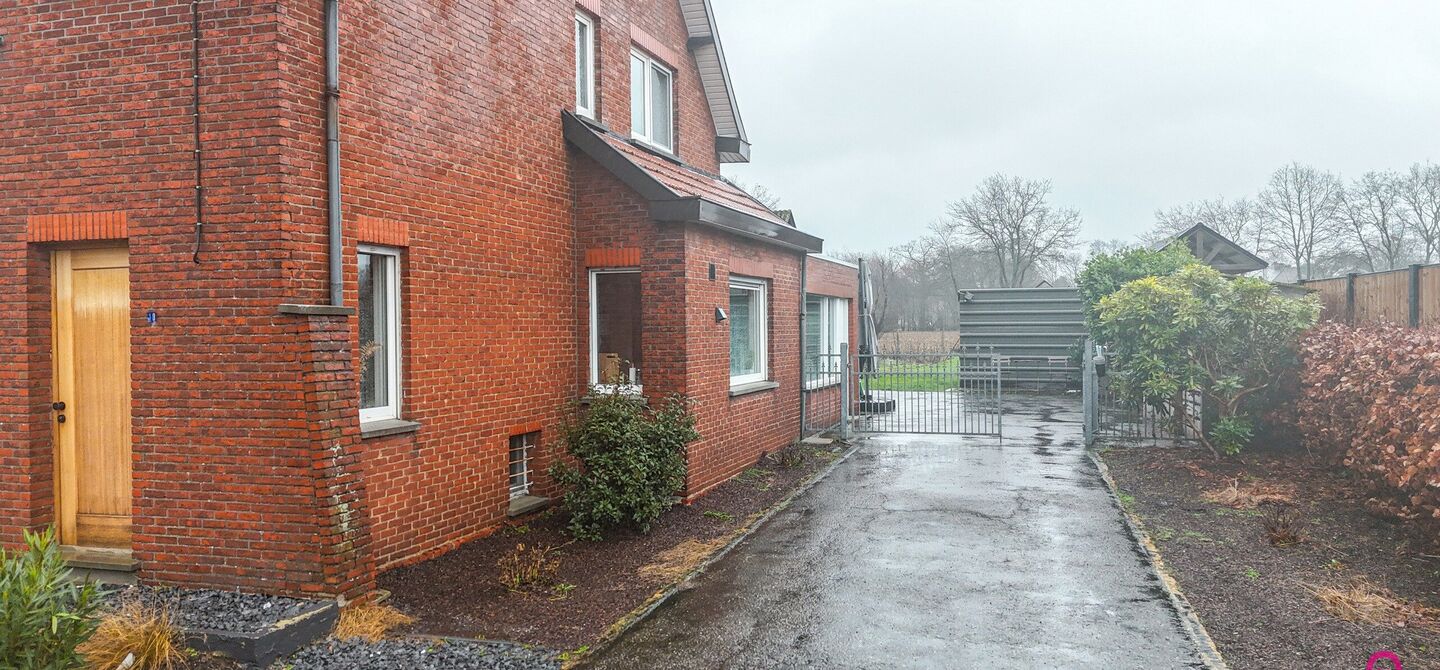 Bij ImmoFusion 7/7 &ldquo;open huis&rdquo; : klik op onze 3D-TOUR.
Ervaar vastgoed alsof je er zelf doorloopt!

Welkom in deze charmante open bebouwing, gelegen in een rustige straat nabij het gezellige Koersel Kapelleke en het centrum van Koersel. Deze woning co