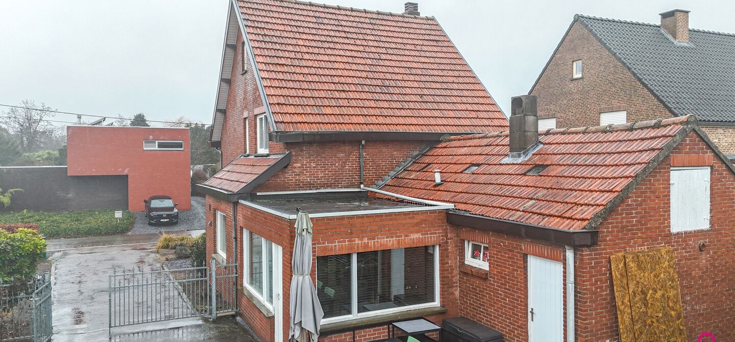 Bij ImmoFusion 7/7 &ldquo;open huis&rdquo; : klik op onze 3D-TOUR.
Ervaar vastgoed alsof je er zelf doorloopt!

Welkom in deze charmante open bebouwing, gelegen in een rustige straat nabij het gezellige Koersel Kapelleke en het centrum van Koersel. Deze woning co
