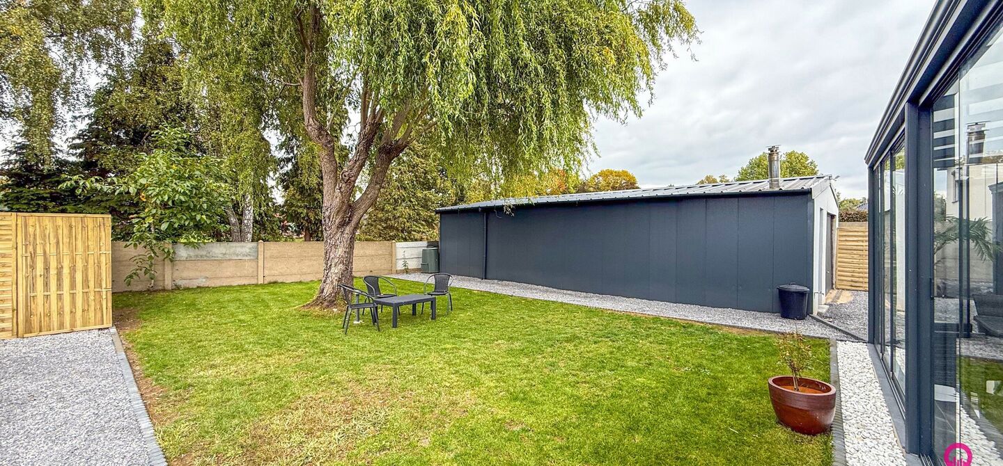 Bij ImmoFusion 7/7 &ldquo;open huis&rdquo; : klik op onze 3D-TOUR.

Ervaar vastgoed alsof je er zelf doorloopt!

Stap binnen in deze prachtig gerenoveerde woning uit 2024, gelegen in een rustige doodlopende straat langs het kanaal van Beringen. Met een bewoonbare