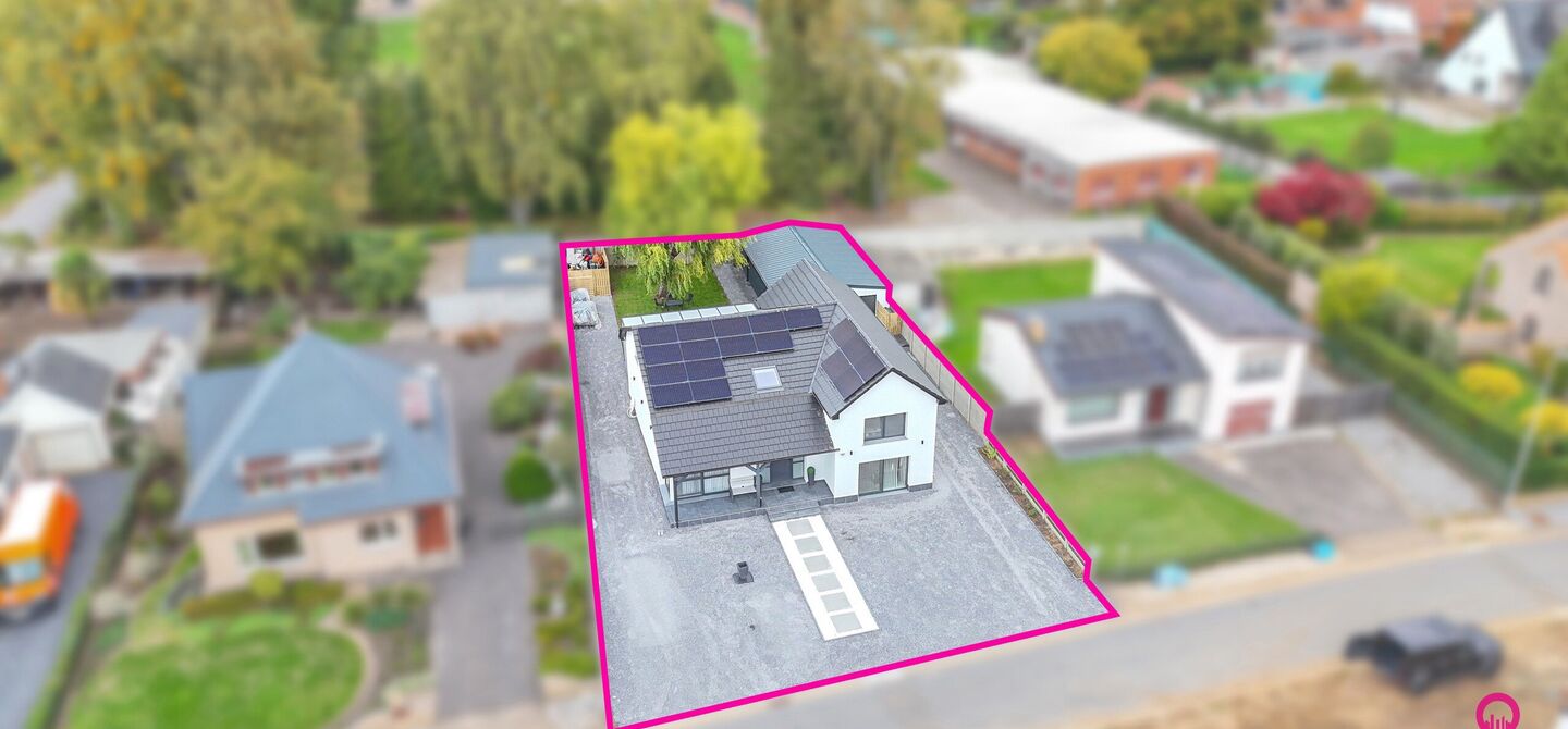 Bij ImmoFusion 7/7 &ldquo;open huis&rdquo; : klik op onze 3D-TOUR.

Ervaar vastgoed alsof je er zelf doorloopt!

Stap binnen in deze prachtig gerenoveerde woning uit 2024, gelegen in een rustige doodlopende straat langs het kanaal van Beringen. Met een bewoonbare