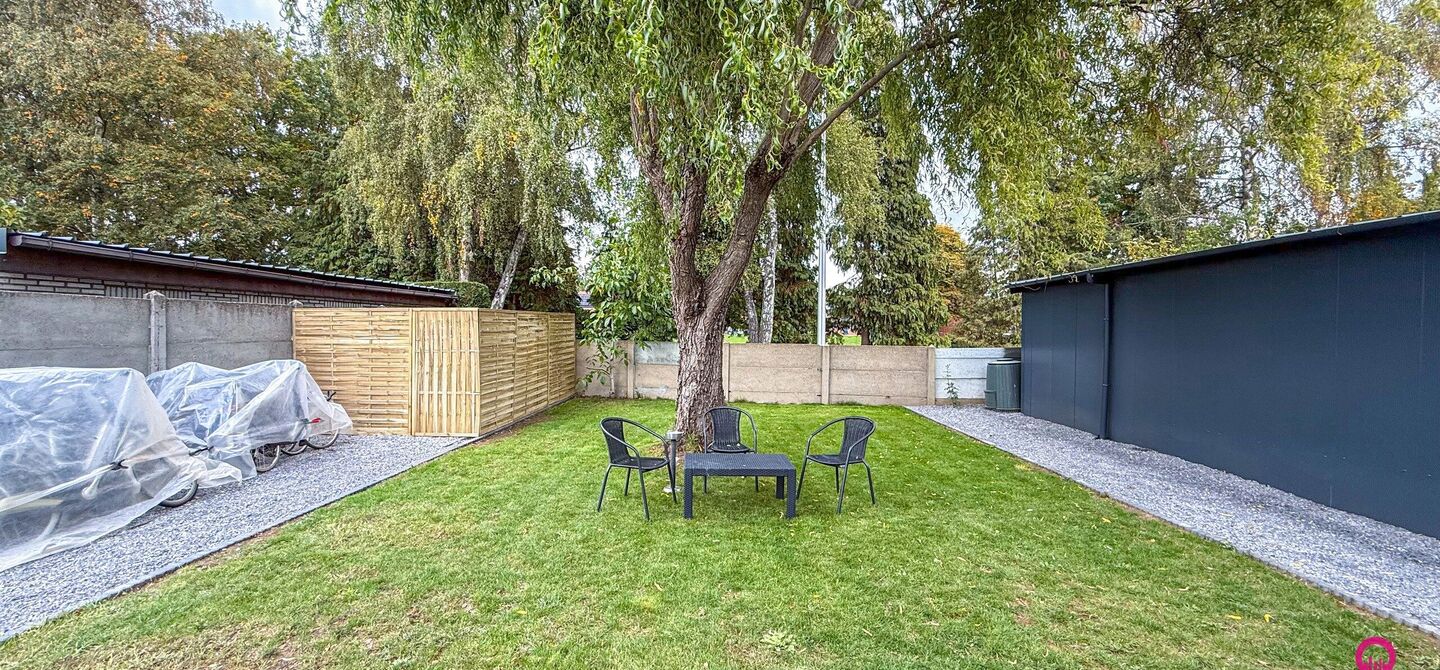 Bij ImmoFusion 7/7 &ldquo;open huis&rdquo; : klik op onze 3D-TOUR.

Ervaar vastgoed alsof je er zelf doorloopt!

Stap binnen in deze prachtig gerenoveerde woning uit 2024, gelegen in een rustige doodlopende straat langs het kanaal van Beringen. Met een bewoonbare