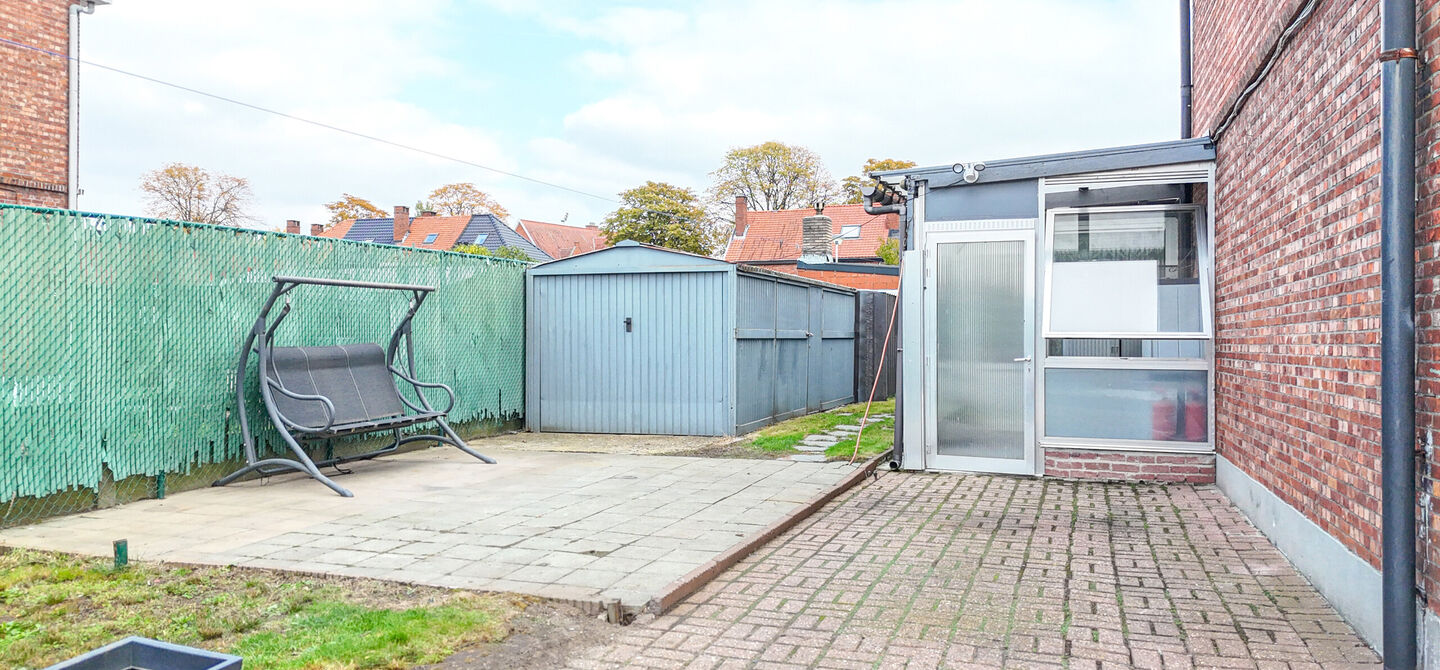 Bij ImmoFusion 7/7 &ldquo;open huis&rdquo;: klik op onze 3D-TOUR.
Ervaar vastgoed alsof je er zelf doorloopt!

Ontdek deze charmante halfopen woning aan de Tennisstraat 17 in Beringen, waar comfort, karakter en recente renovaties samenkomen. Dankzij de grondige v