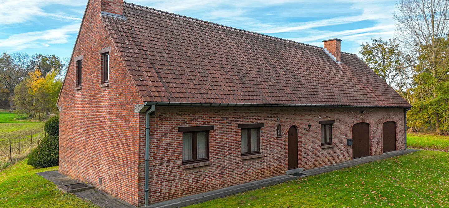 Bij ImmoFusion 7/7 &ldquo;open huis&rdquo;: klik op onze 3D-TOUR.
Ervaar vastgoed alsof je er zelf doorloopt!

Ontdek deze uitzonderlijk gelegen vrijstaande woning in de rustige, bosrijke omgeving van Paal. Wie houdt van natuur, privacy en een fenomenale perceelo