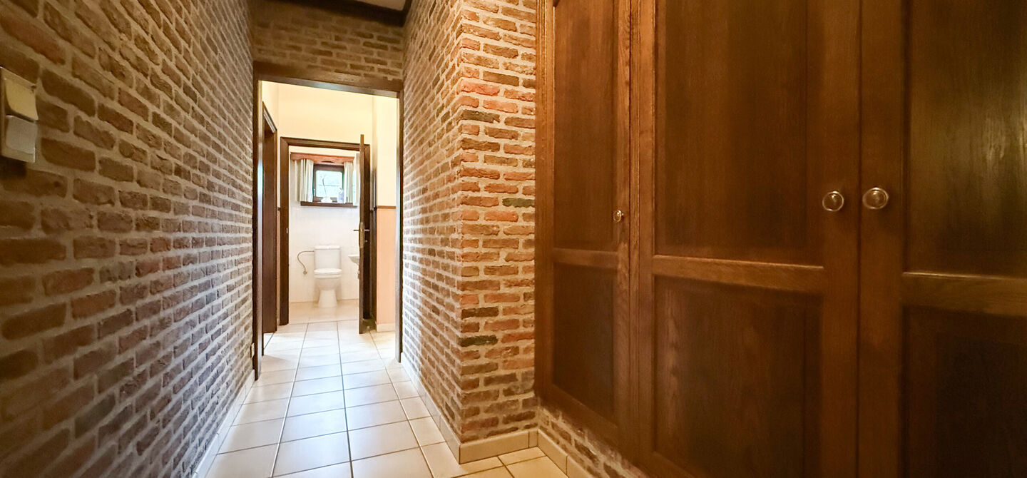 Bij ImmoFusion 7/7 &ldquo;open huis&rdquo;: klik op onze 3D-TOUR.
Ervaar vastgoed alsof je er zelf doorloopt!

Ontdek deze uitzonderlijk gelegen vrijstaande woning in de rustige, bosrijke omgeving van Paal. Wie houdt van natuur, privacy en een fenomenale perceelo