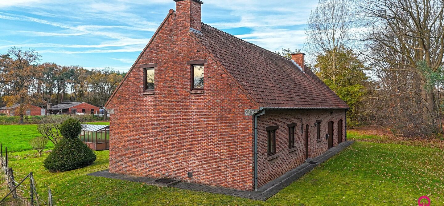 Bij ImmoFusion 7/7 &ldquo;open huis&rdquo;: klik op onze 3D-TOUR.
Ervaar vastgoed alsof je er zelf doorloopt!

Ontdek deze uitzonderlijk gelegen vrijstaande woning in de rustige, bosrijke omgeving van Paal. Wie houdt van natuur, privacy en een fenomenale perceelo