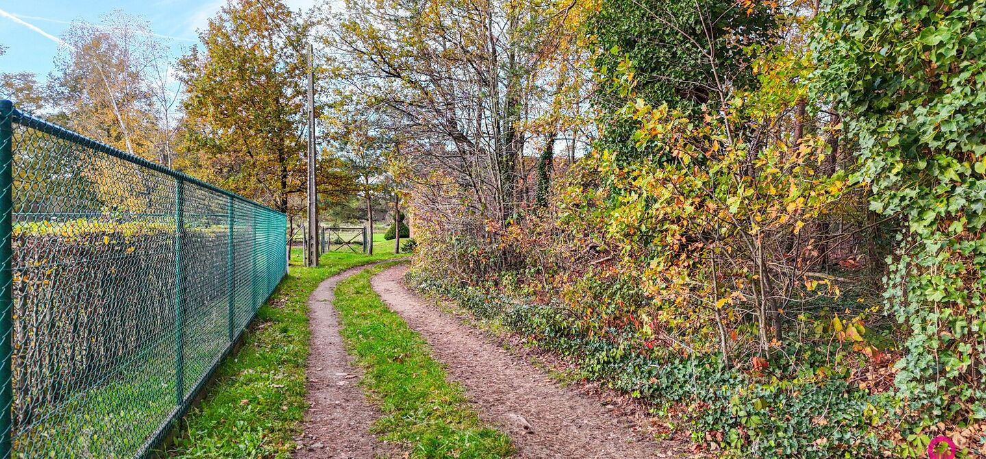 Bij ImmoFusion 7/7 &ldquo;open huis&rdquo;: klik op onze 3D-TOUR.
Ervaar vastgoed alsof je er zelf doorloopt!

Ontdek deze uitzonderlijk gelegen vrijstaande woning in de rustige, bosrijke omgeving van Paal. Wie houdt van natuur, privacy en een fenomenale perceelo