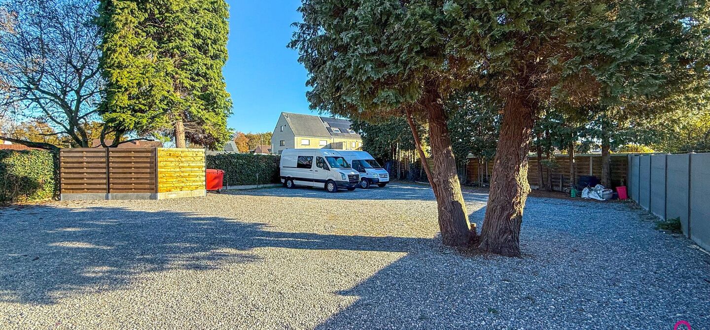 Bij ImmoFusion 7/7 &ldquo;open huis&rdquo;: klik op onze 3D-TOUR.
Ervaar vastgoed alsof je er zelf doorloopt!

Ontdek deze indrukwekkende open bebouwing in de Tervantstraat 198 te Paal, een woning die in 2025 een volledige transformatie kreeg en vandaag bijna als