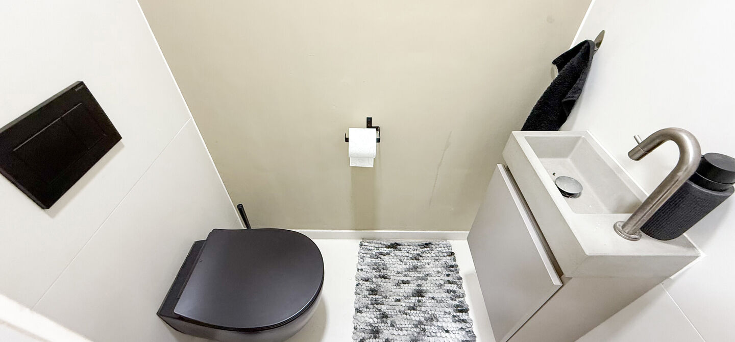 Bij ImmoFusion 7/7 &ldquo;open huis&rdquo;: klik op onze 3D-TOUR.
Ervaar vastgoed alsof je er zelf doorloopt!

Stap binnen in deze uitzonderlijk moderne nieuwbouwwoning (2024), ideaal gelegen als open bebouwing op een ruim hoekperceel van 528 m&sup2; in Koersel. Deze