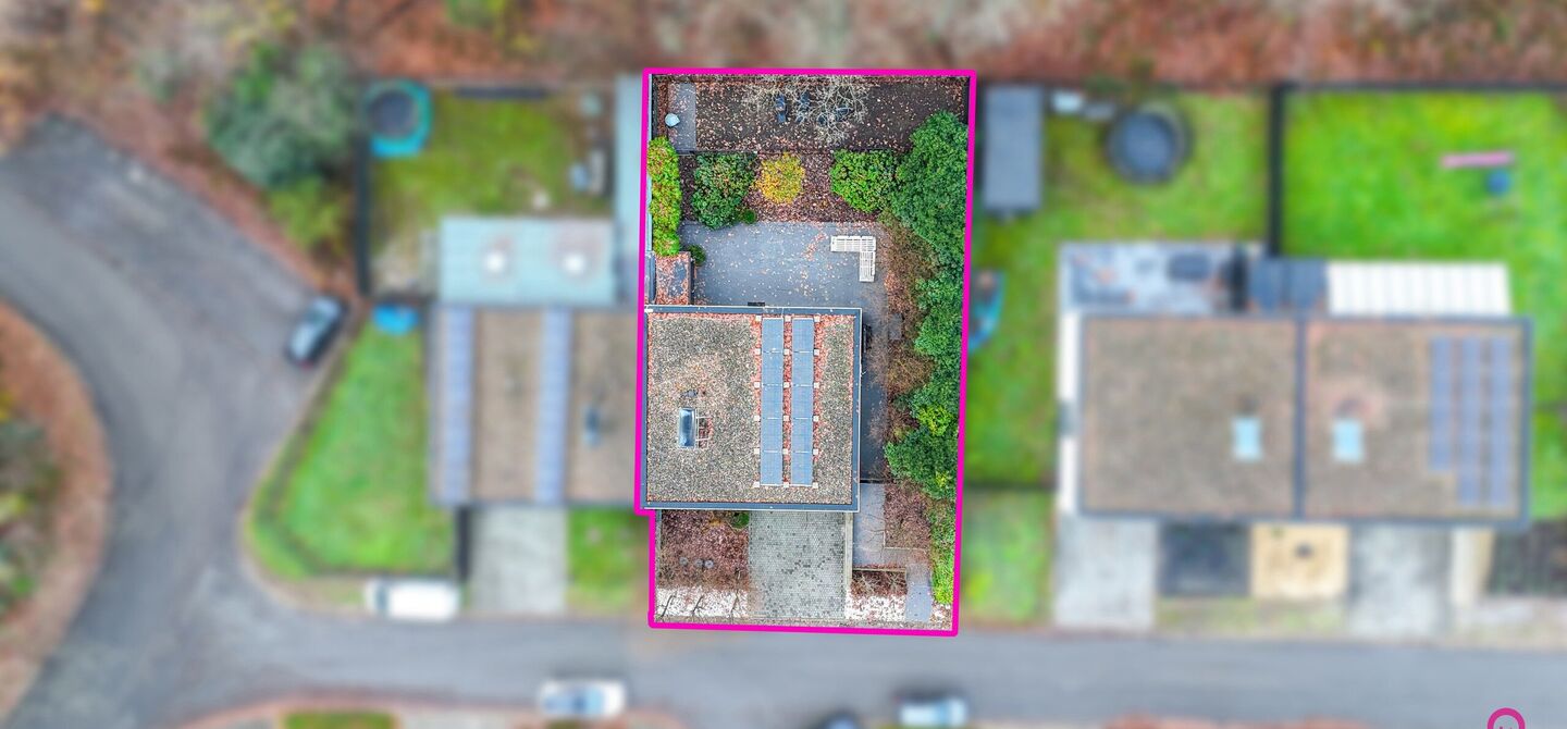 Bij ImmoFusion 7/7 &ldquo;open huis&rdquo; : klik op onze 3D-TOUR.
Ervaar vastgoed alsof je er zelf doorloopt!

Stap binnen in deze indrukwekkende halfopen bebouwing, quasi nieuw, gelegen in een rustige woonwijk van Beringen. Met een bewoonbare oppervlakte van 14