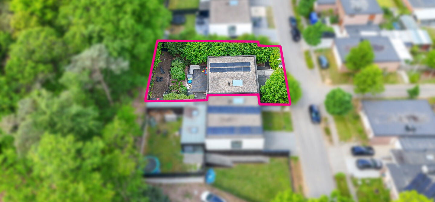 Bij ImmoFusion 7/7 “open huis” : klik op onze 3D-TOUR.
Ervaar vastgoed alsof je er zelf doorloopt!
Stap binnen in deze indrukwekkende halfopen bebouwing, quasi nieuw, gelegen in een rustige woonwijk van Beringen. Met een bewoonbare oppervlakte van 14