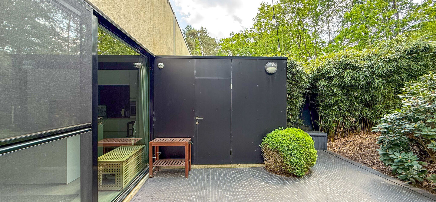 Bij ImmoFusion 7/7 “open huis” : klik op onze 3D-TOUR.
Ervaar vastgoed alsof je er zelf doorloopt!
Stap binnen in deze indrukwekkende halfopen bebouwing, quasi nieuw, gelegen in een rustige woonwijk van Beringen. Met een bewoonbare oppervlakte van 14