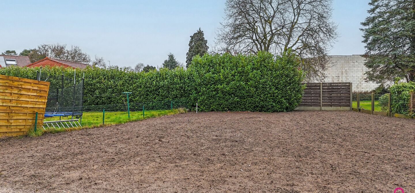Bij ImmoFusion 7/7 “open huis” : klik op onze 3D-TOUR.
Ervaar vastgoed alsof je er zelf doorloopt!
Welkom in deze prachtige energiezuinige nieuwbouwwoning gelegen te Moestuinstraat 13A, 3582 Koersel (Heusden-Zolder). Deze moderne woning combineert ru