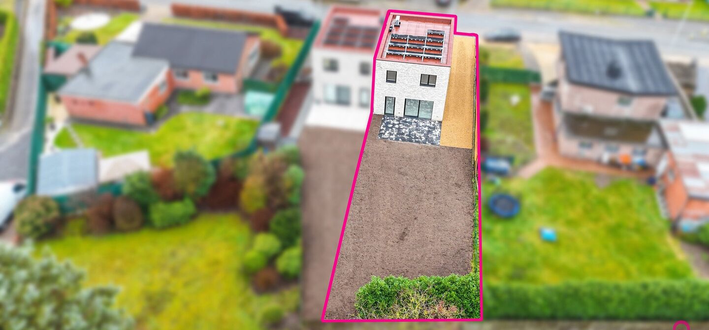 Bij ImmoFusion 7/7 “open huis” : klik op onze 3D-TOUR.
Ervaar vastgoed alsof je er zelf doorloopt!
Welkom in deze prachtige energiezuinige nieuwbouwwoning gelegen te Moestuinstraat 13A, 3582 Koersel (Heusden-Zolder). Deze moderne woning combineert ru