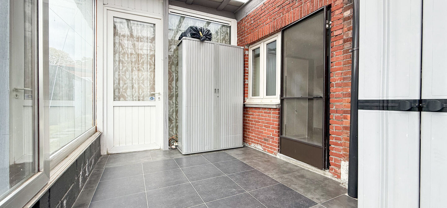 Bij ImmoFusion 7/7 “open huis”: klik op onze 3D-TOUR.
Ervaar vastgoed alsof je er zelf doorloopt!
Ontdek deze charmante halfopen woning aan de Tennisstraat 17 in Beringen, waar comfort, karakter en recente renovaties samenkomen. Dankzij de grondige
