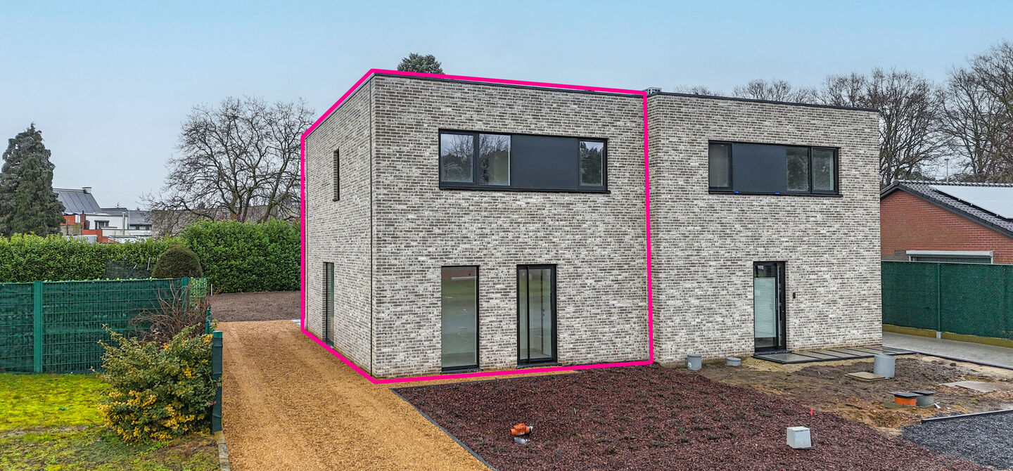 Bij ImmoFusion 7/7 “open huis” : klik op onze 3D-TOUR.
Ervaar vastgoed alsof je er zelf doorloopt!
Welkom in deze prachtige energiezuinige nieuwbouwwoning gelegen te Moestuinstraat 13A, 3582 Koersel (Heusden-Zolder). Deze moderne woning combineert ru
