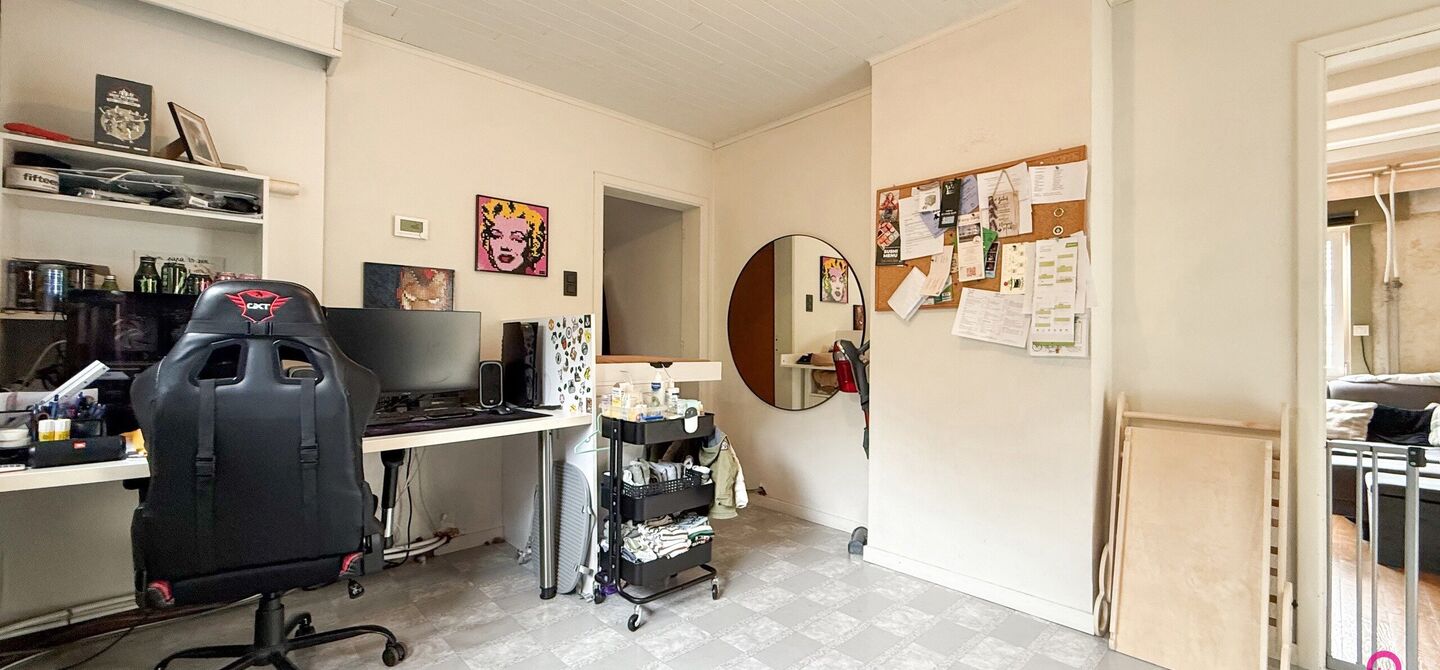 Ruime gezinswoning met vergunde garage van 125 m&sup2; op toplocatie in Koersel

Op een boogscheut van het groene karakter van Koersel en het geliefde Koersel Kapelleke vinden we deze verrassend ruime woning terug op een perceel van maar liefst 10 are. Dankzi