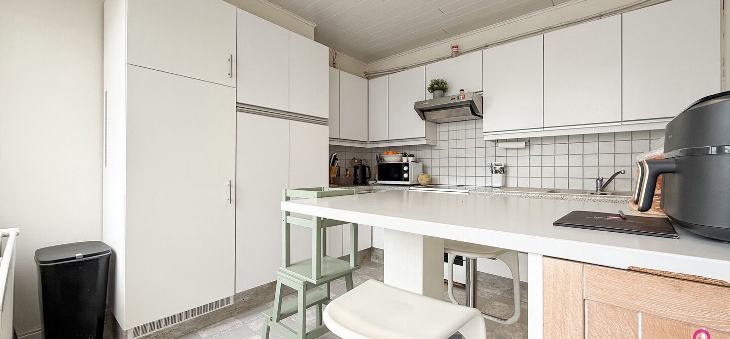 Ruime gezinswoning met vergunde garage van 125 m&sup2; op toplocatie in Koersel

Op een boogscheut van het groene karakter van Koersel en het geliefde Koersel Kapelleke vinden we deze verrassend ruime woning terug op een perceel van maar liefst 10 are. Dankzi