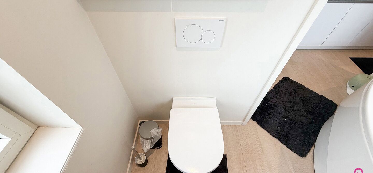Ruime gezinswoning met vergunde garage van 125 m&sup2; op toplocatie in Koersel

Op een boogscheut van het groene karakter van Koersel en het geliefde Koersel Kapelleke vinden we deze verrassend ruime woning terug op een perceel van maar liefst 10 are. Dankzi