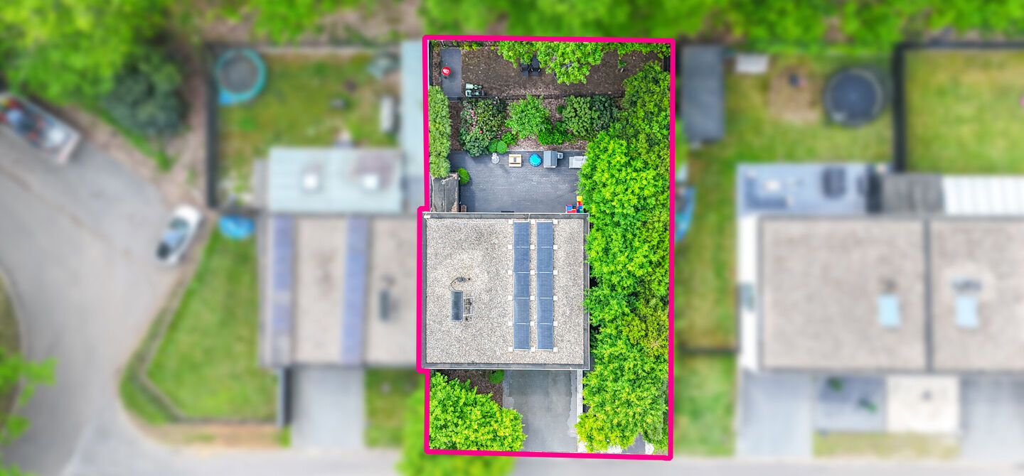 Opendeurdag zaterdag 04/07 tussen 10u-12u!

Bij ImmoFusion 7/7 &ldquo;open huis&rdquo; : klik op onze 3D-TOUR.
Ervaar vastgoed alsof je er zelf doorloopt!



Stap binnen in deze indrukwekkende halfopen bebouwing, quasi nieuw, gelegen in een rustige woonwijk van B