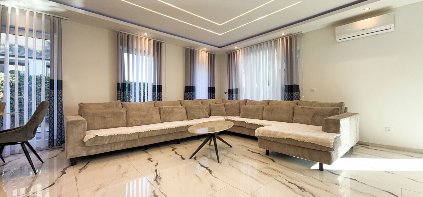 Bij ImmoFusion 7/7 “open huis”: klik op onze 3D-TOUR.
Ervaar vastgoed alsof je er zelf doorloopt!
Ontdek deze indrukwekkende open bebouwing in de Tervantstraat 198 te Paal, een woning die in 2025 een volledige transformatie kreeg en vandaag bijna als