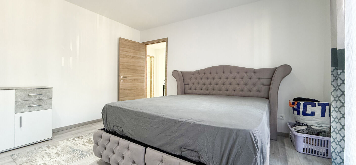 Bij ImmoFusion 7/7 “open huis”: klik op onze 3D-TOUR.
Ervaar vastgoed alsof je er zelf doorloopt!
Ontdek deze indrukwekkende open bebouwing in de Tervantstraat 198 te Paal, een woning die in 2025 een volledige transformatie kreeg en vandaag bijna als