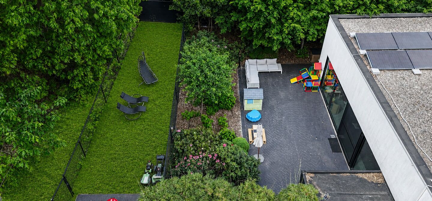 Bij ImmoFusion 7/7 Open Huis &ndash; Ontdek deze woning via onze exclusieve 3D-Tour!

Op zoek naar een instapklare, energiezuinige gezinswoning op een rustige locatie? Dan zal deze prachtige halfopen bebouwing in Beringen je meteen weten te overtuigen. Deze r