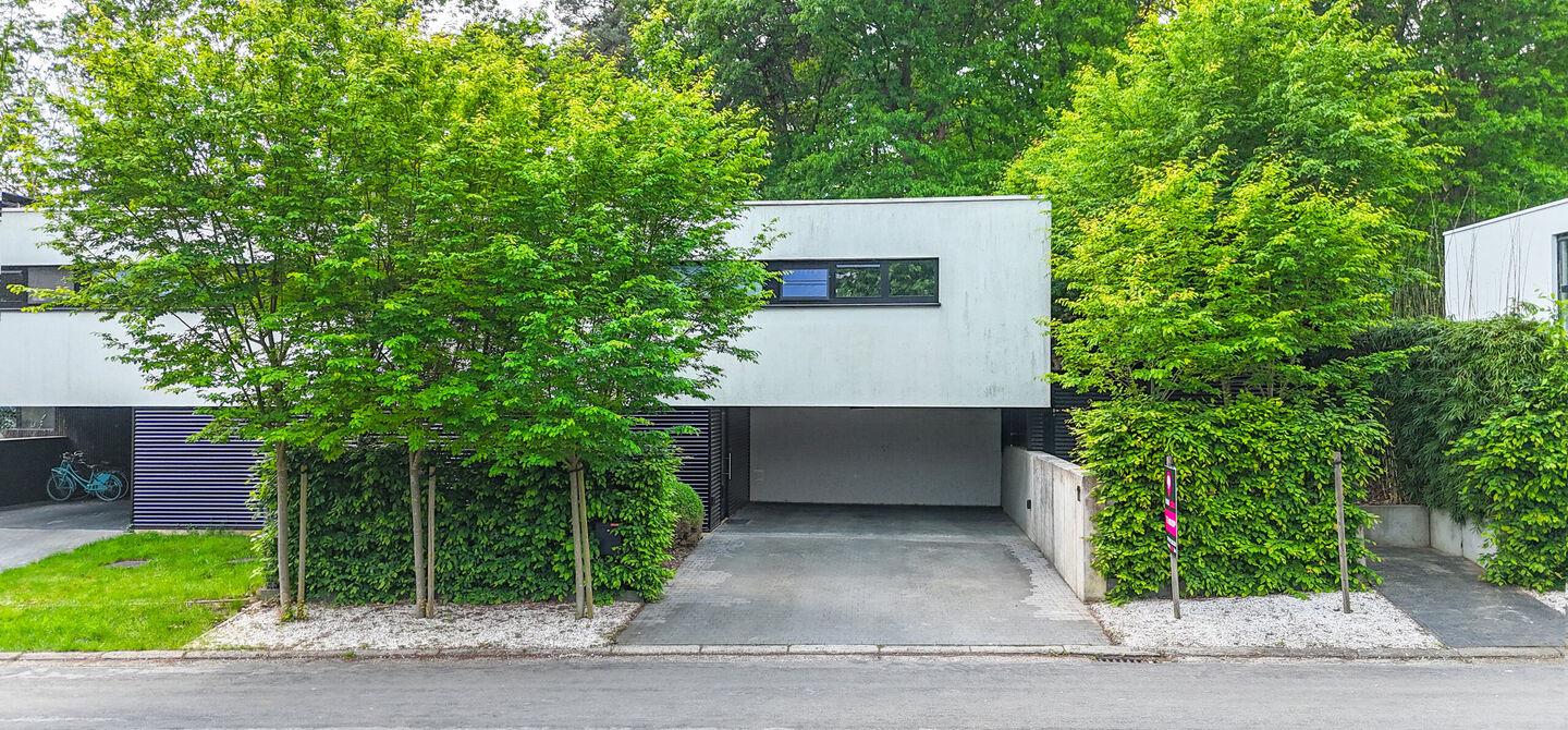 Bij ImmoFusion 7/7 Open Huis &ndash; Ontdek deze woning via onze exclusieve 3D-Tour!

Op zoek naar een instapklare, energiezuinige gezinswoning op een rustige locatie? Dan zal deze prachtige halfopen bebouwing in Beringen je meteen weten te overtuigen. Deze r