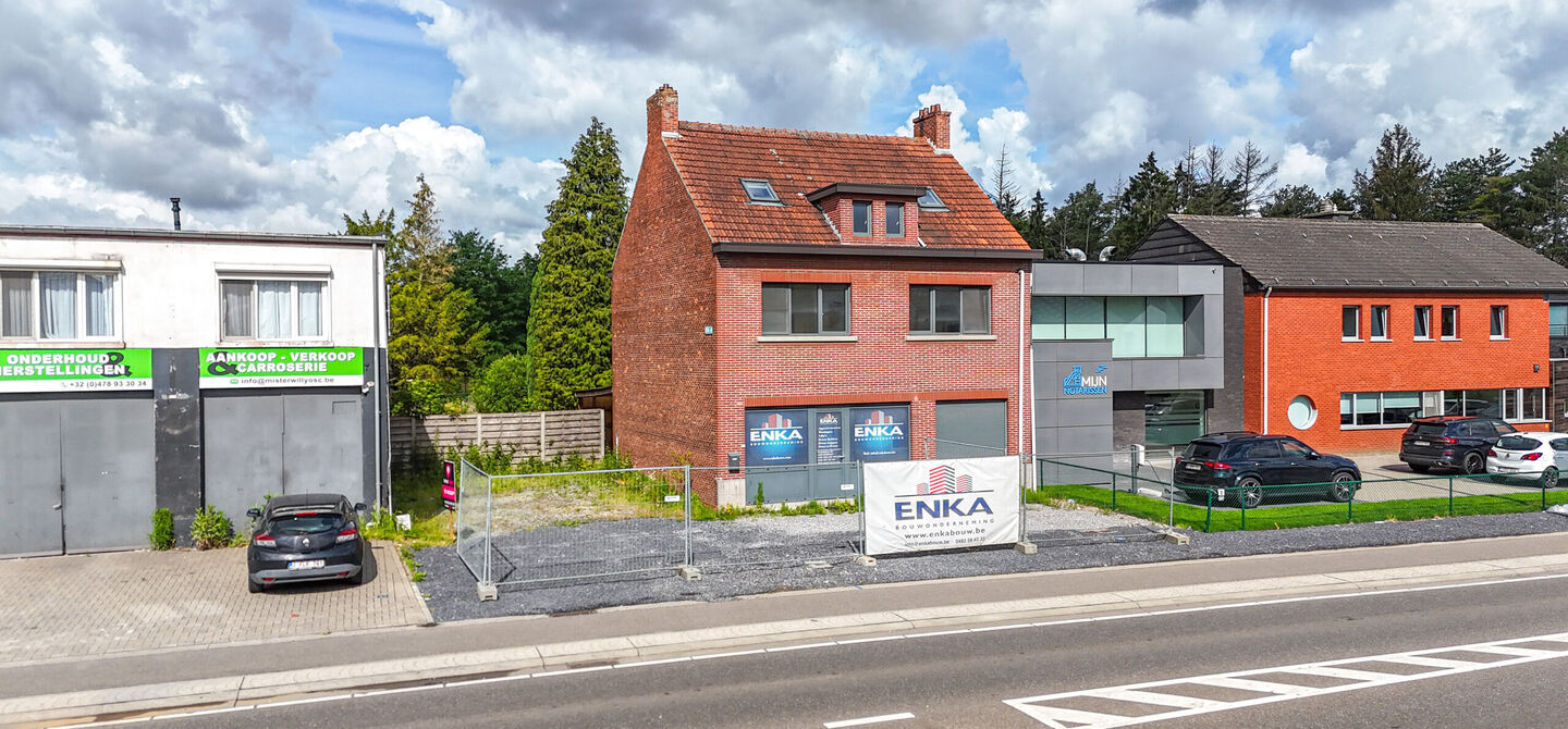 Bij ImmoFusion 7/7 &ldquo;open huis&rdquo; : klik op onze 3D-TOUR.
Ervaar vastgoed alsof je er zelf doorloopt!

Bent u op zoek naar een eigendom waar wonen en werken perfect gecombineerd kunnen worden? Dan is deze veelzijdige handelswoning aan de Koolmijnlaan 384