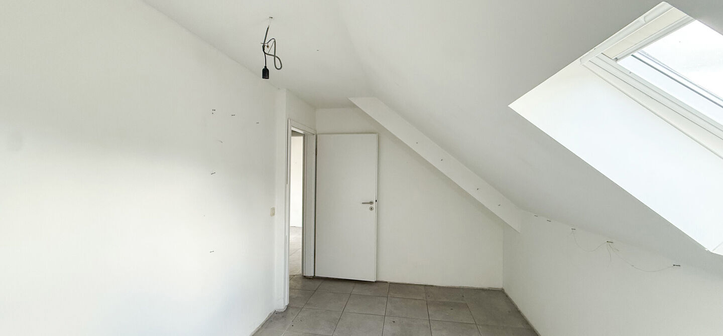 Bij ImmoFusion 7/7 &ldquo;open huis&rdquo; : klik op onze 3D-TOUR.
Ervaar vastgoed alsof je er zelf doorloopt!

Bent u op zoek naar een eigendom waar wonen en werken perfect gecombineerd kunnen worden? Dan is deze veelzijdige handelswoning aan de Koolmijnlaan 384