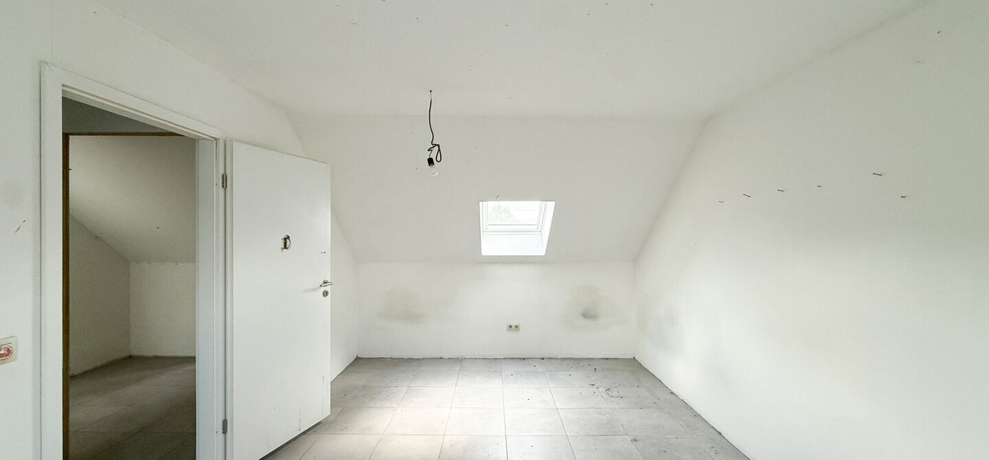 Bij ImmoFusion 7/7 &ldquo;open huis&rdquo; : klik op onze 3D-TOUR.
Ervaar vastgoed alsof je er zelf doorloopt!

Bent u op zoek naar een eigendom waar wonen en werken perfect gecombineerd kunnen worden? Dan is deze veelzijdige handelswoning aan de Koolmijnlaan 384