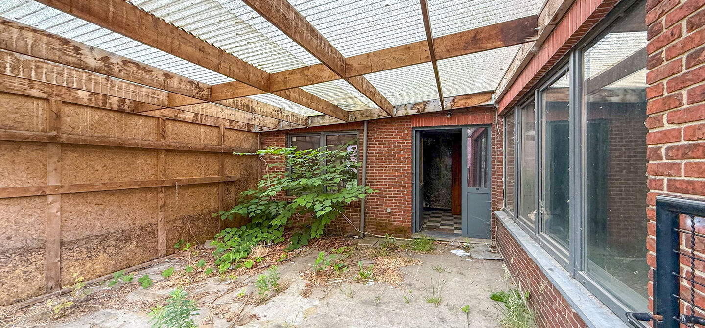 Bij ImmoFusion 7/7 &ldquo;open huis&rdquo; : klik op onze 3D-TOUR.
Ervaar vastgoed alsof je er zelf doorloopt!

Bent u op zoek naar een eigendom waar wonen en werken perfect gecombineerd kunnen worden? Dan is deze veelzijdige handelswoning aan de Koolmijnlaan 384