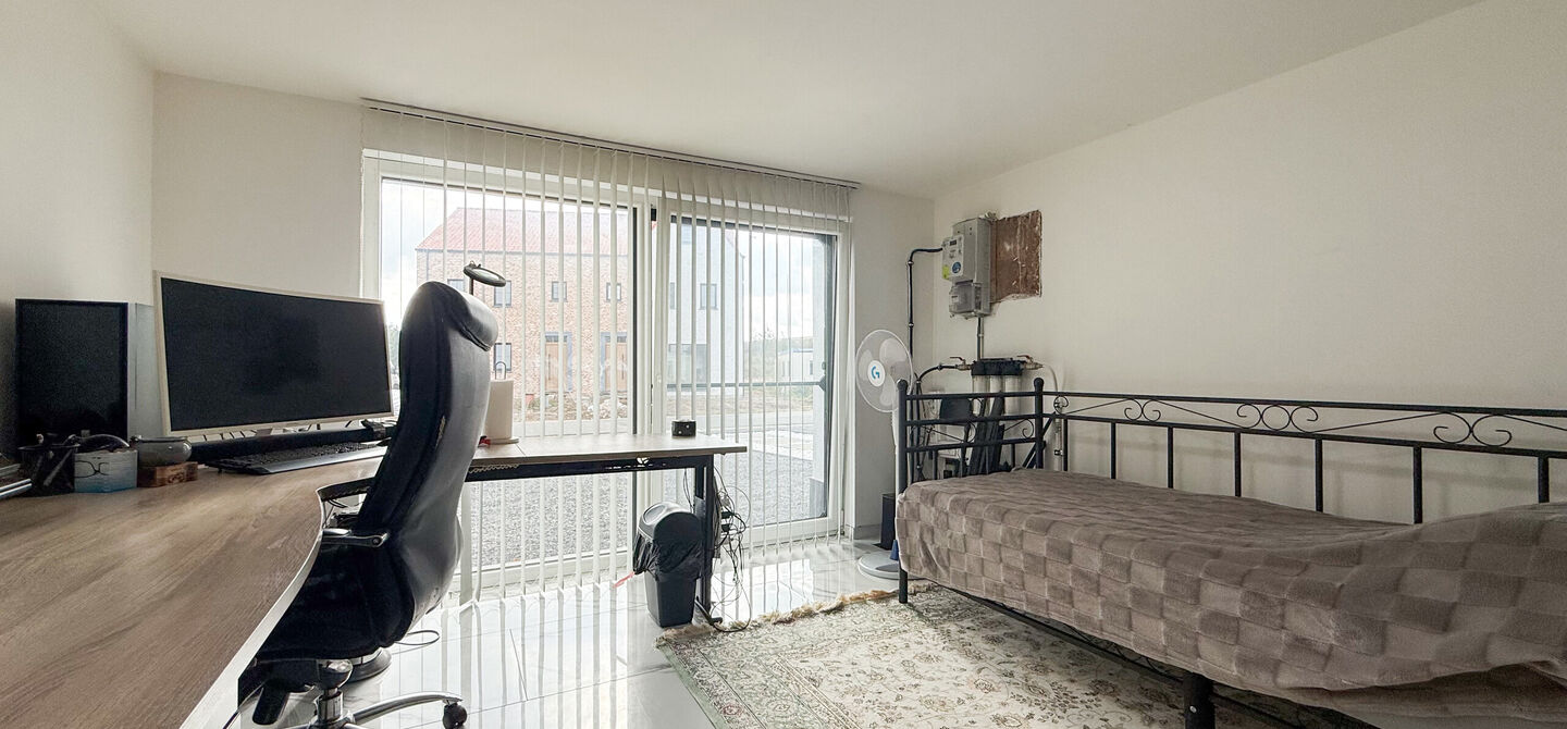 Bij ImmoFusion 7/7 &ldquo;open huis&rdquo; : klik op onze 3D-TOUR.

Ervaar vastgoed alsof je er zelf doorloopt!



Stap binnen in deze prachtig gerenoveerde woning uit 2024, gelegen in een rustige doodlopende straat langs het kanaal van Beringen. Met een bewoonba