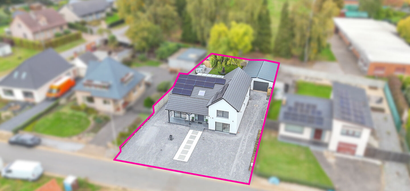 Bij ImmoFusion 7/7 &ldquo;open huis&rdquo; : klik op onze 3D-TOUR.

Ervaar vastgoed alsof je er zelf doorloopt!



Stap binnen in deze prachtig gerenoveerde woning uit 2024, gelegen in een rustige doodlopende straat langs het kanaal van Beringen. Met een bewoonba