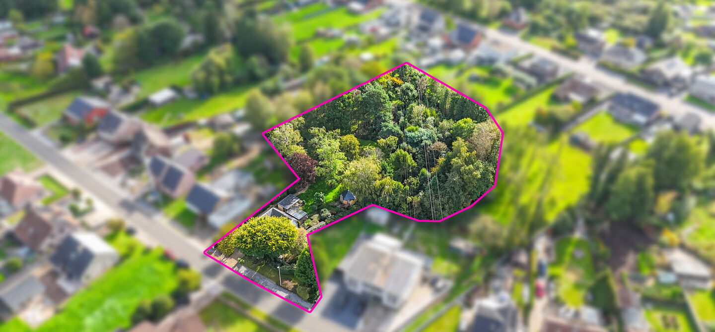 Rust, ruimte en architecturale charme op een riant perceel

Sommige woningen voelen meteen als thuiskomen. Deze bijzondere architectuurwoning in Koersel combineert ruimte, comfort, licht en karakter met een uitzonderlijk groene omgeving. Gelegen op een ri