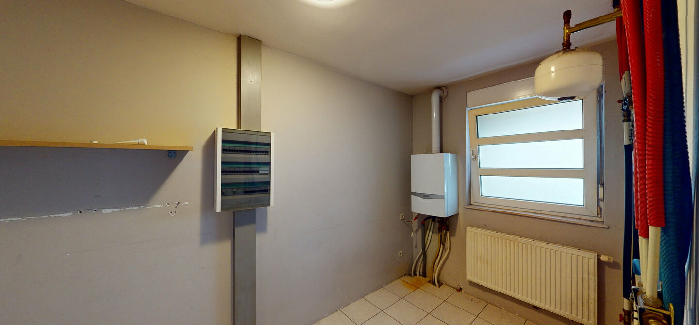 Energiezuinige Woning in Beringen: Ruim, Instapklaar en Vol Potentieel!
Bij ImmoFusion  7/7 “open huis”  : klik op onze 3D-TOUR.
Ervaar vastgoed alsof je er zelf doorloopt!
Deze prachtige woning, gelegen in het hart van Beringen en gebouwd in 2004, is
