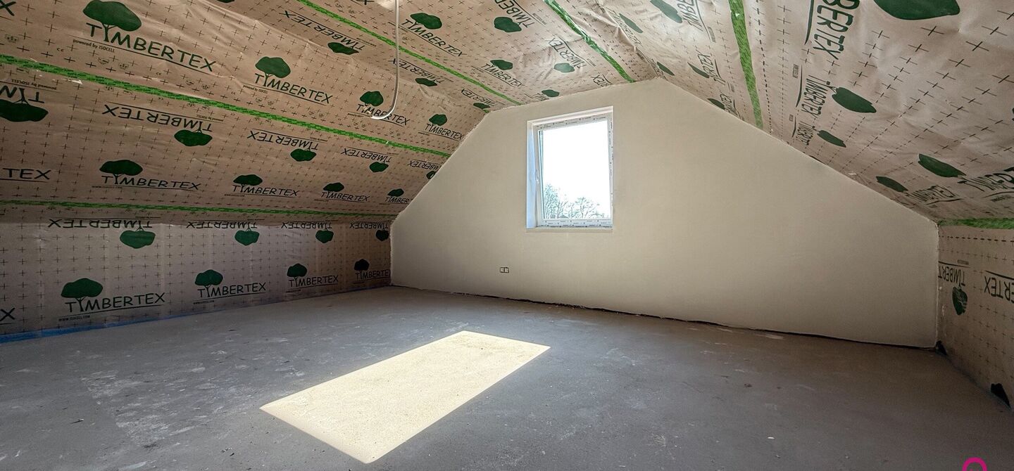 Bij ImmoFusion 7/7 “open huis” : klik op onze 3D-TOUR.
Ervaar vastgoed alsof je er zelf doorloopt!

Welkom in deze schitterende halfopen BEN-nieuwbouwwoning in Paal, voorzien van 3 slaapkamers met mogelijk tot 4 slaapkamers en grote tuin. Kopen is ver