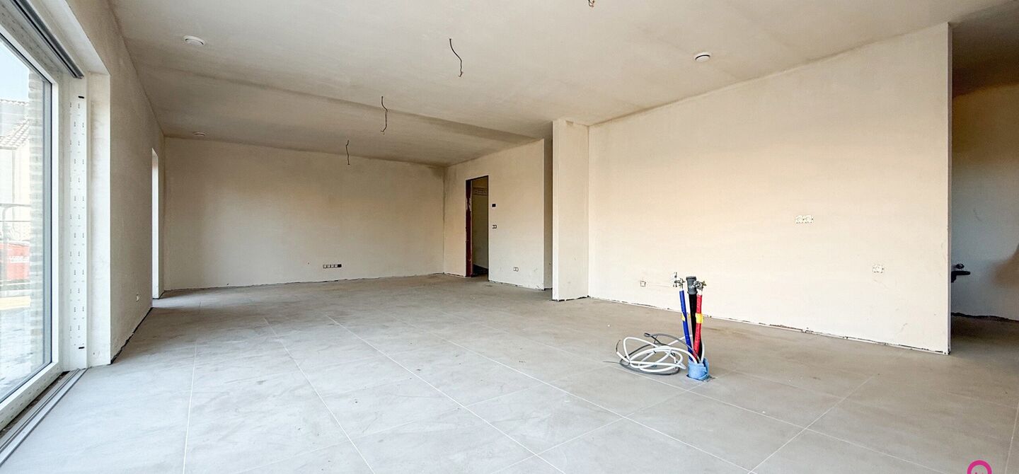 Bij ImmoFusion  7/7 “open huis”  : klik op onze 3D-TOUR.
Ervaar vastgoed alsof je er zelf doorloopt!

Welkom in deze schitterende halfopen BEN-nieuwbouwwoning in Paal, voorzien van 3 slaapkamers met mogelijk tot 4 slaapkamers en grote tuin. Kopen is v