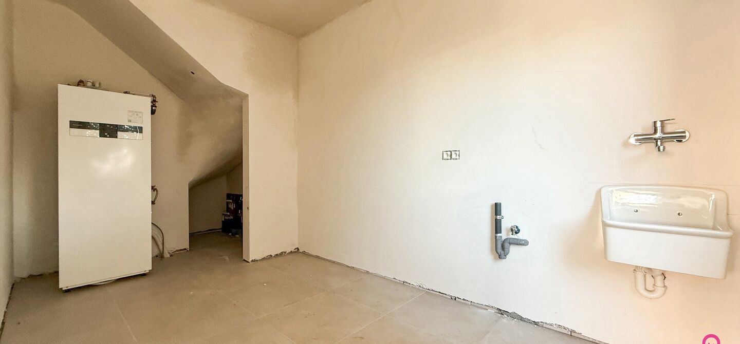 Bij ImmoFusion  7/7 “open huis”  : klik op onze 3D-TOUR.
Ervaar vastgoed alsof je er zelf doorloopt!

Welkom in deze schitterende halfopen BEN-nieuwbouwwoning in Paal, voorzien van 3 slaapkamers met mogelijk tot 4 slaapkamers en grote tuin. Kopen is v