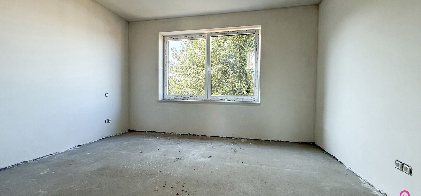 Bij ImmoFusion  7/7 “open huis”  : klik op onze 3D-TOUR.
Ervaar vastgoed alsof je er zelf doorloopt!

Welkom in deze schitterende halfopen BEN-nieuwbouwwoning in Paal, voorzien van 3 slaapkamers met mogelijk tot 4 slaapkamers en grote tuin. Kopen is v