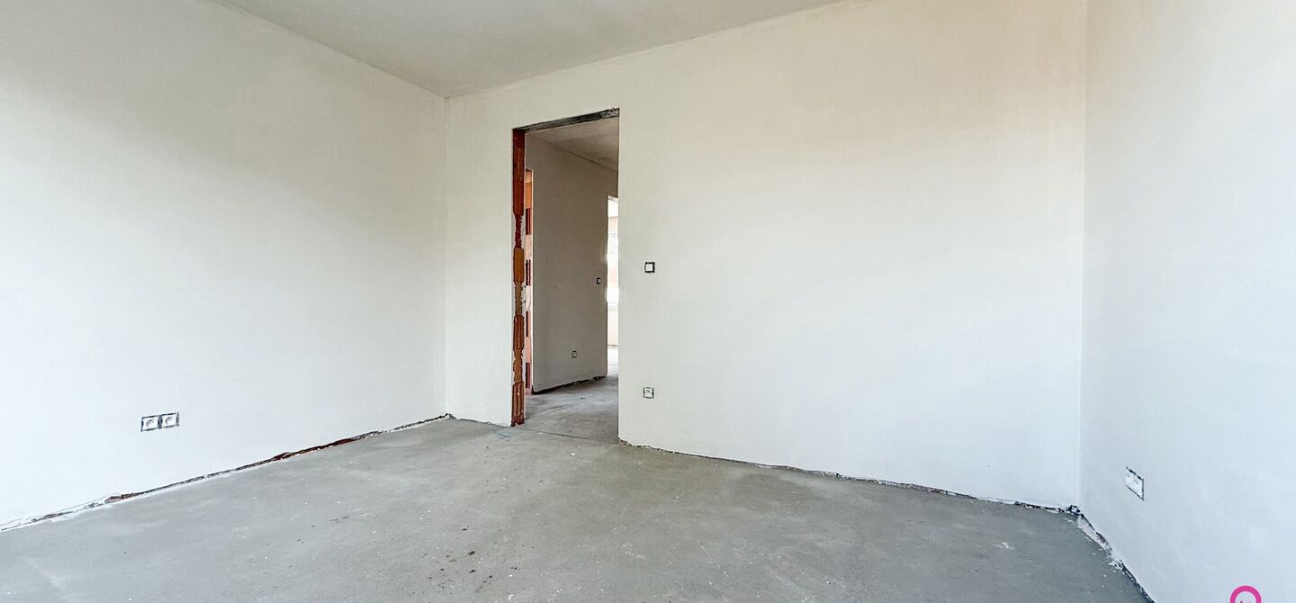 Bij ImmoFusion  7/7 “open huis”  : klik op onze 3D-TOUR.
Ervaar vastgoed alsof je er zelf doorloopt!

Welkom in deze schitterende halfopen BEN-nieuwbouwwoning in Paal, voorzien van 3 slaapkamers met mogelijk tot 4 slaapkamers en grote tuin. Kopen is v