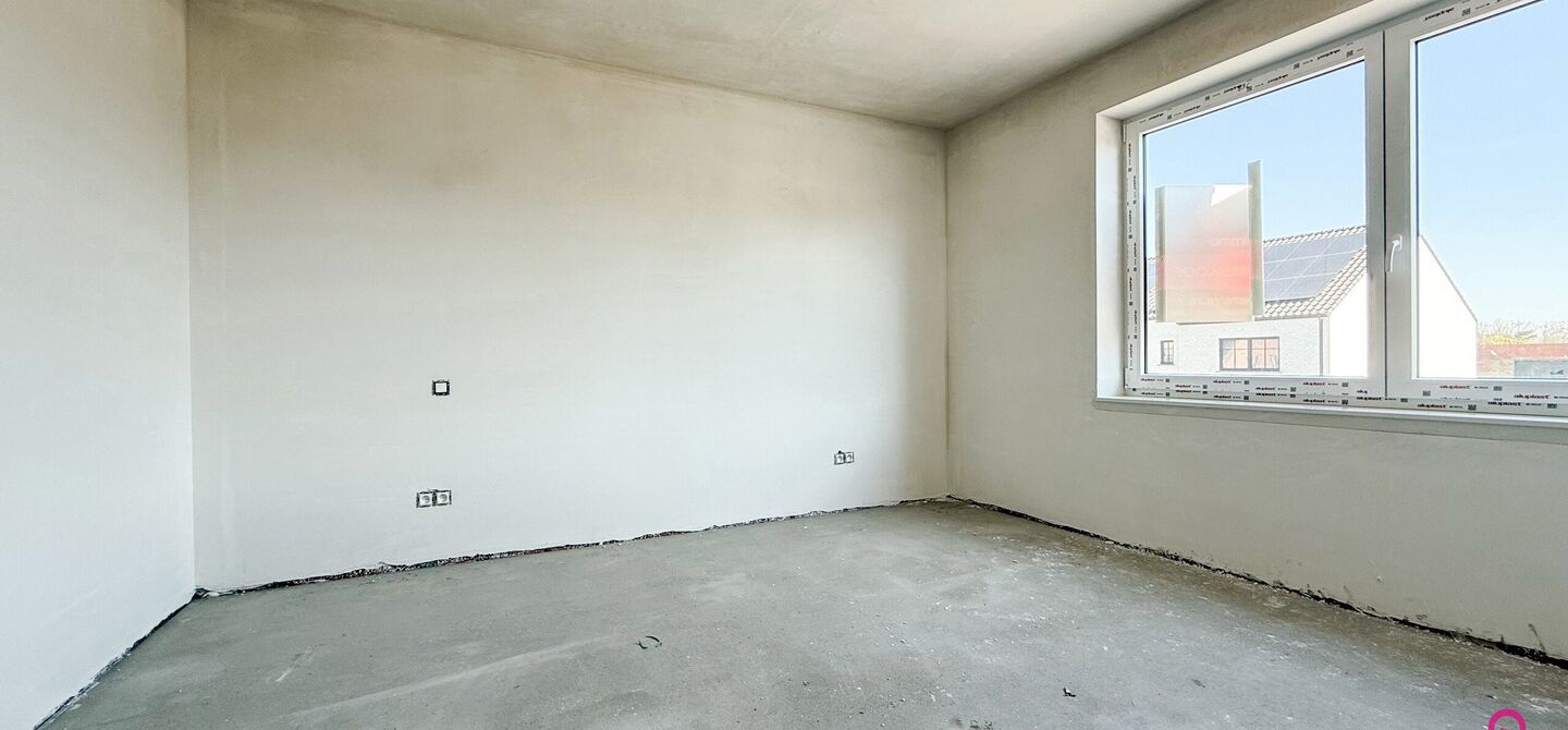 Bij ImmoFusion  7/7 “open huis”  : klik op onze 3D-TOUR.
Ervaar vastgoed alsof je er zelf doorloopt!

Welkom in deze schitterende halfopen BEN-nieuwbouwwoning in Paal, voorzien van 3 slaapkamers met mogelijk tot 4 slaapkamers en grote tuin. Kopen is v