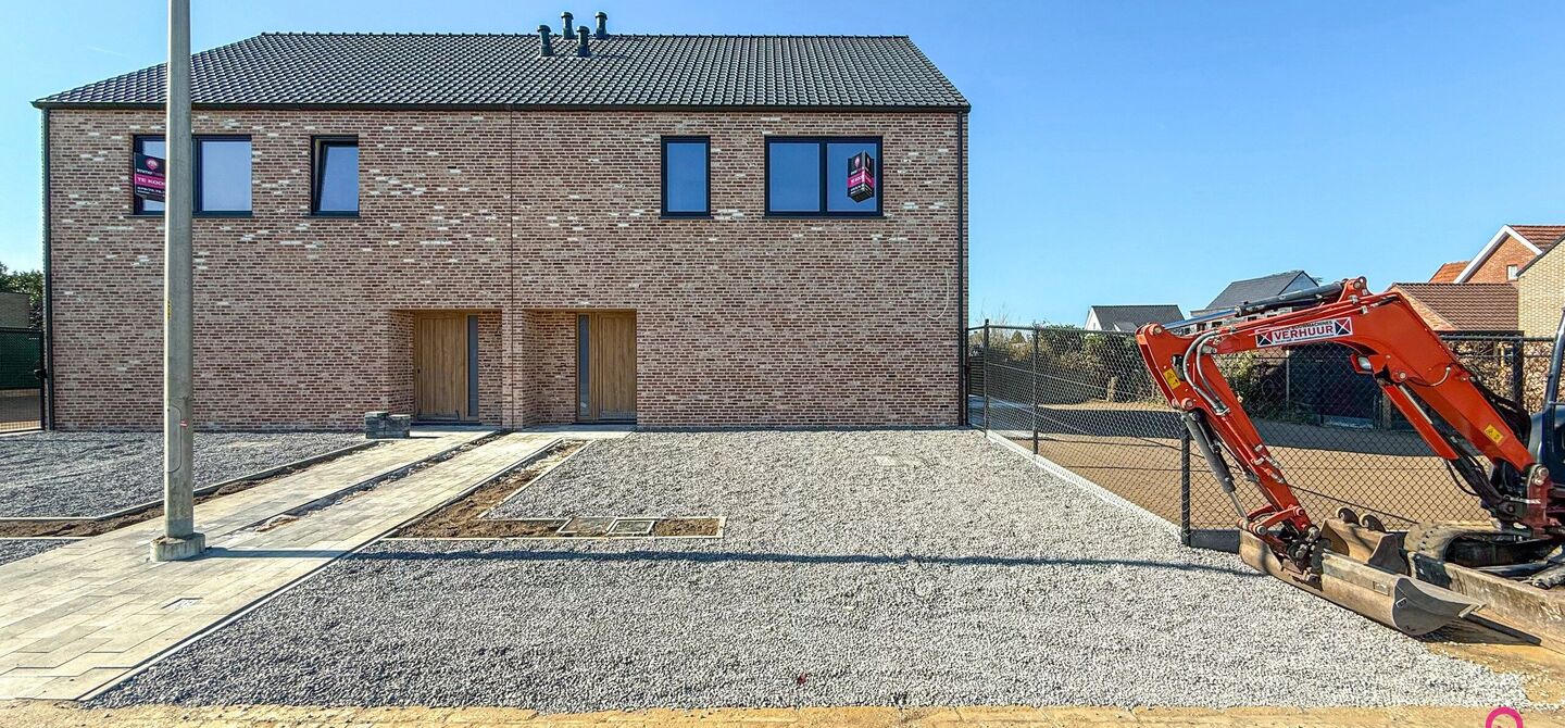Bij ImmoFusion  7/7 “open huis”  : klik op onze 3D-TOUR.
Ervaar vastgoed alsof je er zelf doorloopt!

Welkom in deze schitterende halfopen BEN-nieuwbouwwoning in Paal, voorzien van 3 slaapkamers met mogelijk tot 4 slaapkamers en grote tuin. Kopen is v
