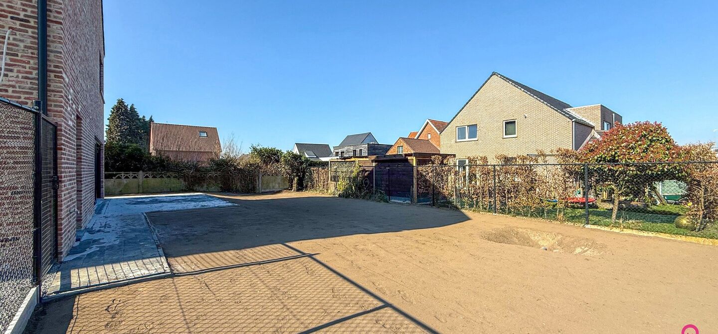 Bij ImmoFusion  7/7 “open huis”  : klik op onze 3D-TOUR.
Ervaar vastgoed alsof je er zelf doorloopt!

Welkom in deze schitterende halfopen BEN-nieuwbouwwoning in Paal, voorzien van 3 slaapkamers met mogelijk tot 4 slaapkamers en grote tuin. Kopen is v
