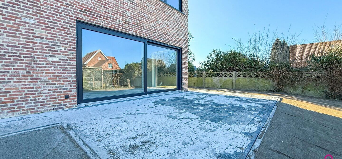 Bij ImmoFusion  7/7 “open huis”  : klik op onze 3D-TOUR.
Ervaar vastgoed alsof je er zelf doorloopt!

Welkom in deze schitterende halfopen BEN-nieuwbouwwoning in Paal, voorzien van 3 slaapkamers met mogelijk tot 4 slaapkamers en grote tuin. Kopen is v