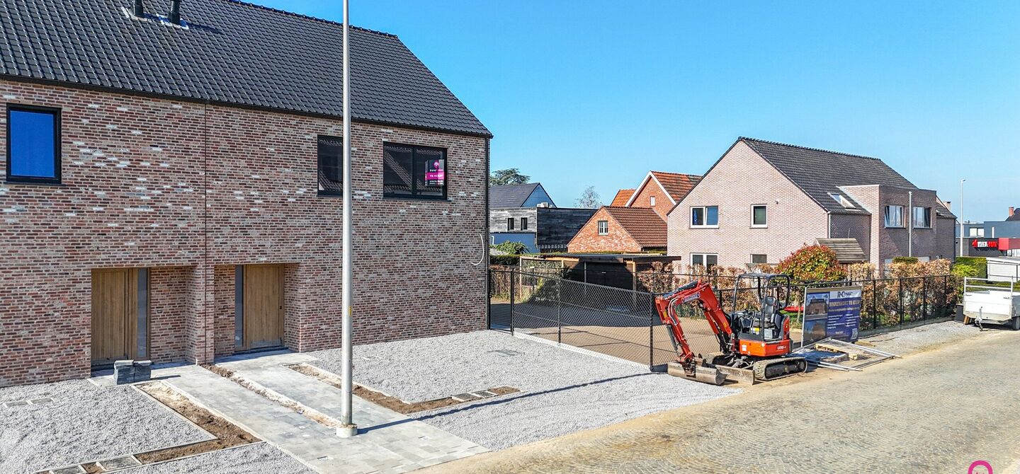 Bij ImmoFusion  7/7 “open huis”  : klik op onze 3D-TOUR.
Ervaar vastgoed alsof je er zelf doorloopt!

Welkom in deze schitterende halfopen BEN-nieuwbouwwoning in Paal, voorzien van 3 slaapkamers met mogelijk tot 4 slaapkamers en grote tuin. Kopen is v