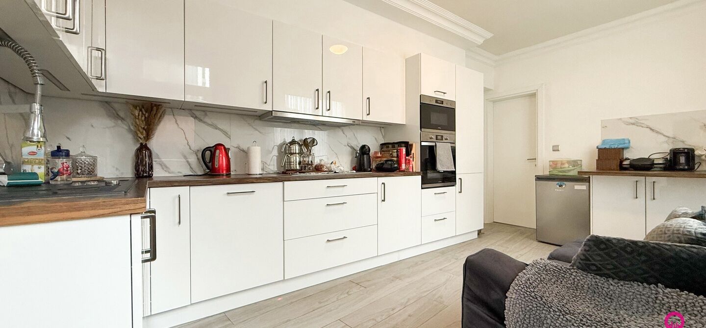 Bij ImmoFusion 7/7 “open huis”: klik op onze 3D-TOUR. Ervaar vastgoed alsof je er zelf doorloopt!

Welkom in deze prachtig gerenoveerde woning, gelegen in het bruisende hart van Beringen! Deze ruime en energiezuinige woning biedt een bewoonbare opperv